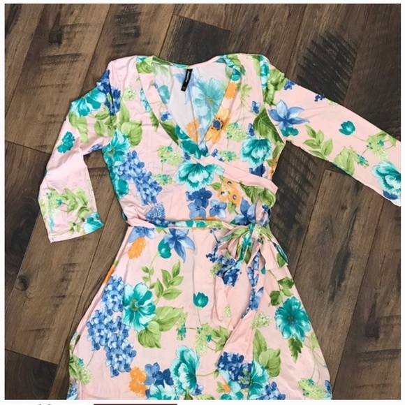 NWT Floral Wrap Long Sleeve Maxi Dress - Picture 2 of 2